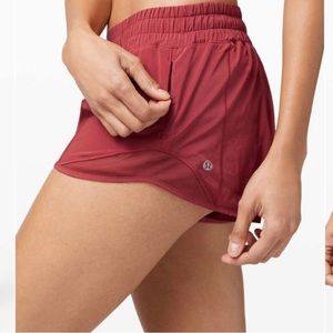 Lululemon Chianti 2.5” Hotty Hot Short